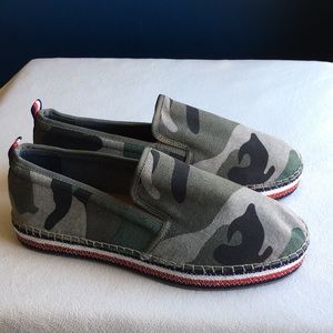 Tommy Hilfiger Men's Camo Slip-On Espadrilles in Green and Black